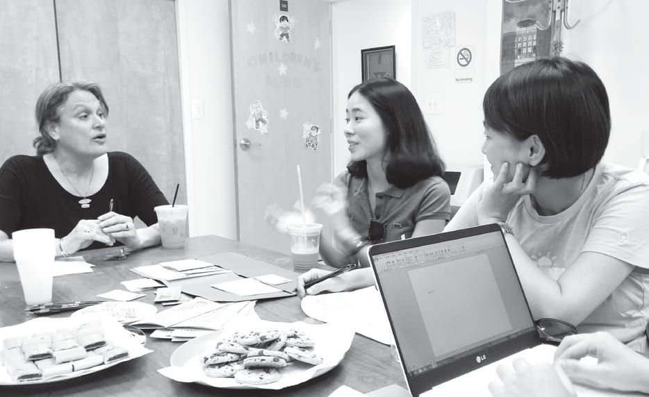 활동가들과 면담 중인 모습